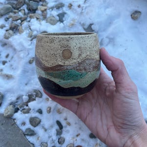 Taza de cerámica turquesa de montaña
