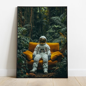 Moderner Surrealismus: Surrealistisches Kunstplakat | Wanddekoration | Zeitgenössische surrealistische Wandkunst | Der Astronaut im Wald