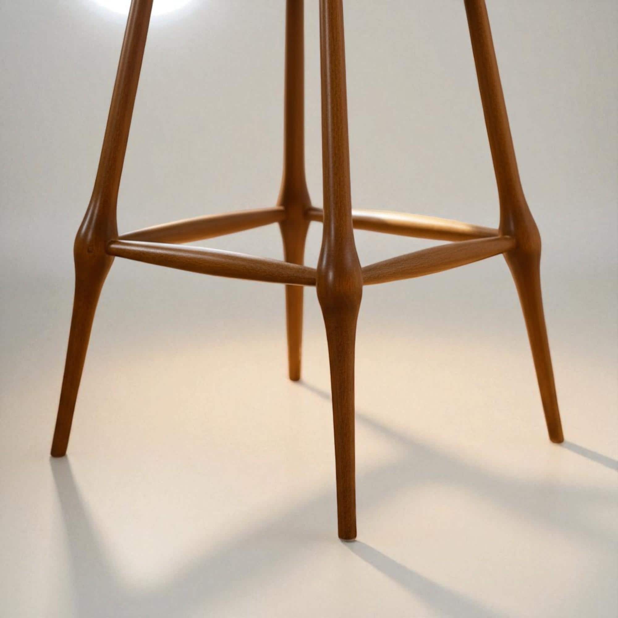 素朴な無垢材バースツール - キッチンアイランドやバーテーブルに最適