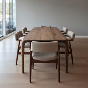 Mesa de comedor de nogal a medida: madera maciza artesanal, diseño rústico moderno