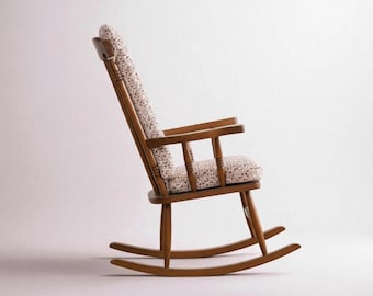 Mecedora de madera hecha a mano para leer y relajarse, silla de rincón única y tranquila, cómoda mecedora de madera.