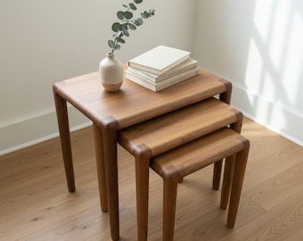 Nesting Couchtische aus Nussbaum: Mid Century Modern 3er Set