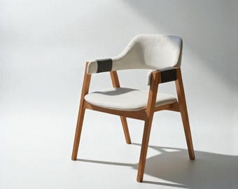 Silla de comedor de madera maciza hecha a mano con brazos de madera