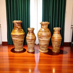 Handgefertigte Segmentierte Holzvase - Künstlerische dekorative Holzarbeit, einzigartiges rustikales Wohndekor, Geschenk für Holzliebhaber und Naturliebhaber