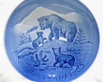 Vintage Limited Edition Copenhagen 1985 "Mors Dag" (Mother's Day) Plate, Bears with cubs. Made in Denmark.