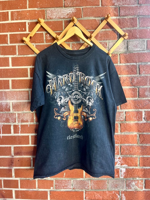 Vintage Hard Rock Cafe Cleveland T-Shirt – Guitar Graphic Tee