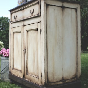 Antikes Küchen-Sideboard / Buffet im französischen Stil