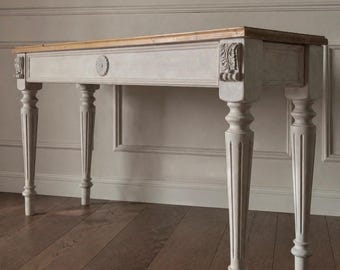 Console de style provençal français, table d'entrée sur mesure fabriquée à la main en Italie, console en bois de style baroque, mobilier artisanal florentin.