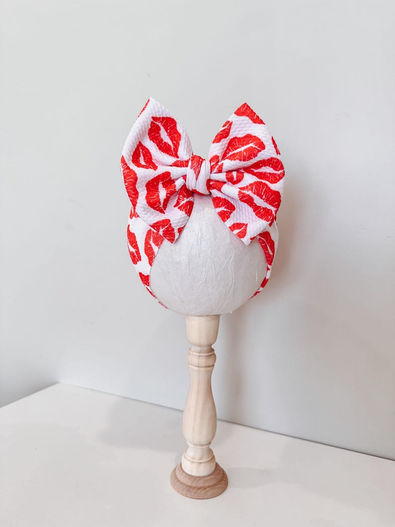 Valentine's Kisses Baby Headband: Oversized Bow Head Wrap bild 2