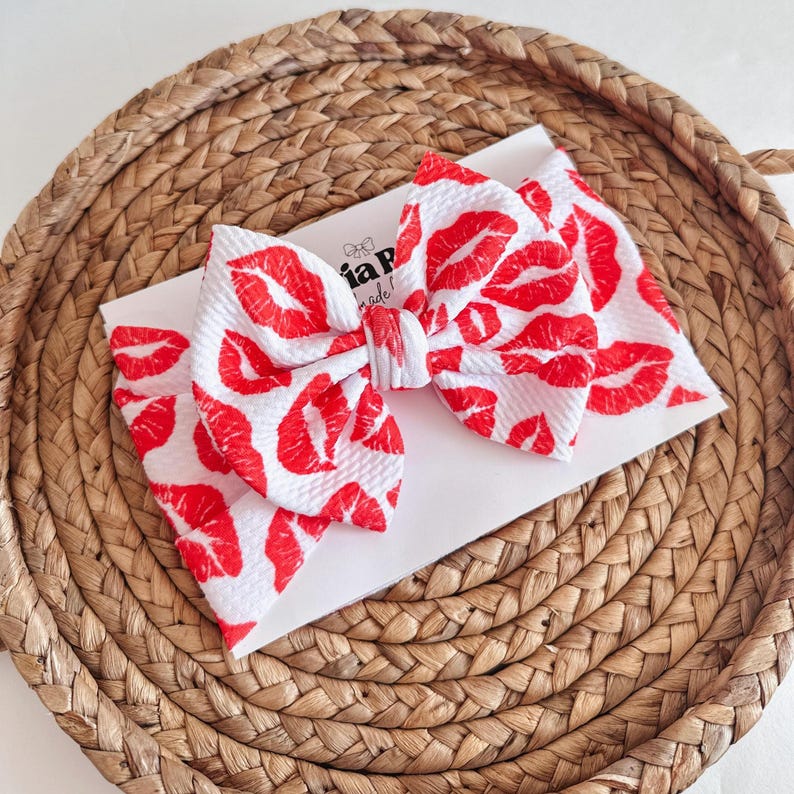 Valentine's Kisses Baby Headband: Oversized Bow Head Wrap bild 1