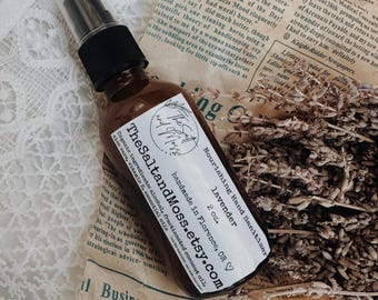 Spray desinfectante nutritivo para manos con aloe vera, aceite de coco y vitamina E. Hidratante desinfectante. Botella de vidrio ámbar de 59 ml (2 oz). Tamaño viaje. Limpiador orgánico.