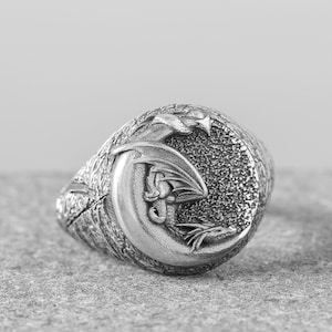 Bague dragon lune, bague en argent sterling faite à la main pour homme, bague pour homme unique de la mythologie chinoise, cadeau pour mari ou papa, bague pour homme cool auriculaire