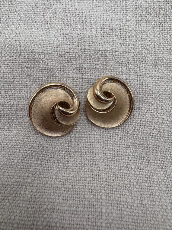 Vintage Crown Tafari clip on earrings.