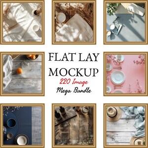 Op de afbeelding: Een verzameling flatlay mockups met verschillende achtergronden en rekwisieten, waaronder hout, stof en een roze oppervlak met bloemen. De tekst "FLAT LAY MOCKUP 220 Image Mega Bundle" wordt in het midden van de afbeelding weergegeven.