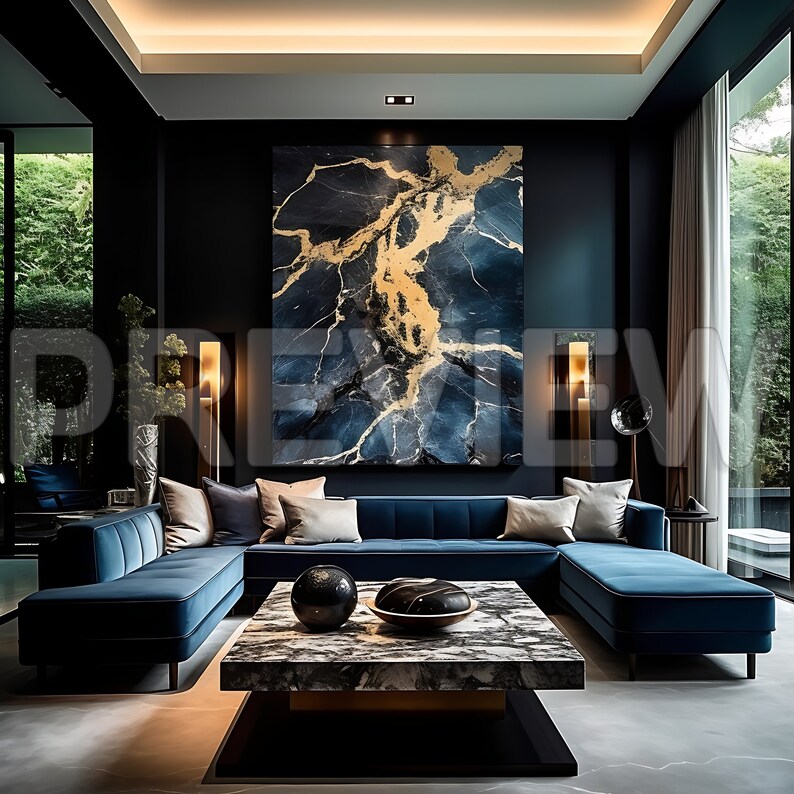 Pode incluir: Um sof&aacute; seccional azul escuro com uma mesa de centro de m&aacute;rmore em uma sala de estar moderna. A sala apresenta uma grande pintura abstrata com tons dourados e azuis.