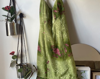 Robe vintage, fabriquée en Espagne, marque Zeila Diseño. Imprimé floral vert. Taille 42. Longueur dos ouvert,