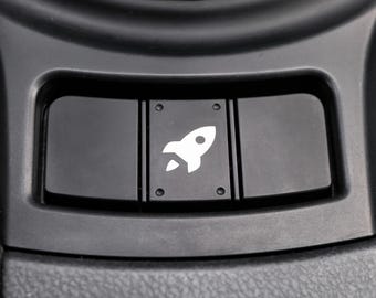 Naklejka na przycisk Rocket Button, idealnie dopasowana (3 rozmiary) - zabawna naklejka w stylu wyrzucania - w zestawie zapasowa naklejka zabezpieczająca przed wypadkiem!
