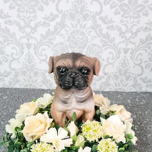 Grave arrangement with decorative dog, grave decoration, grave decoration, grave arrangement