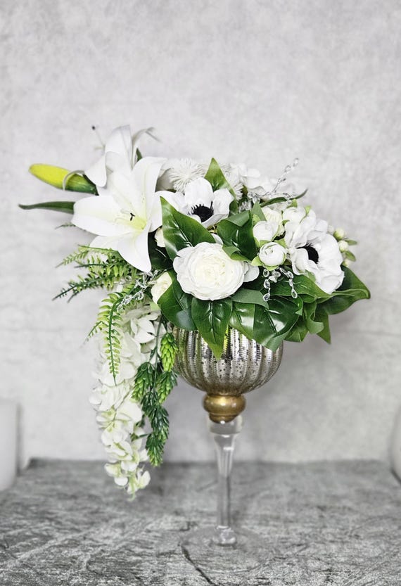 Tischdekoration, Tischgesteck aus künstlichen Blumen, modernes elegantes Tischdekor, Frühlings & Sommer Deko, Geschenk Idee