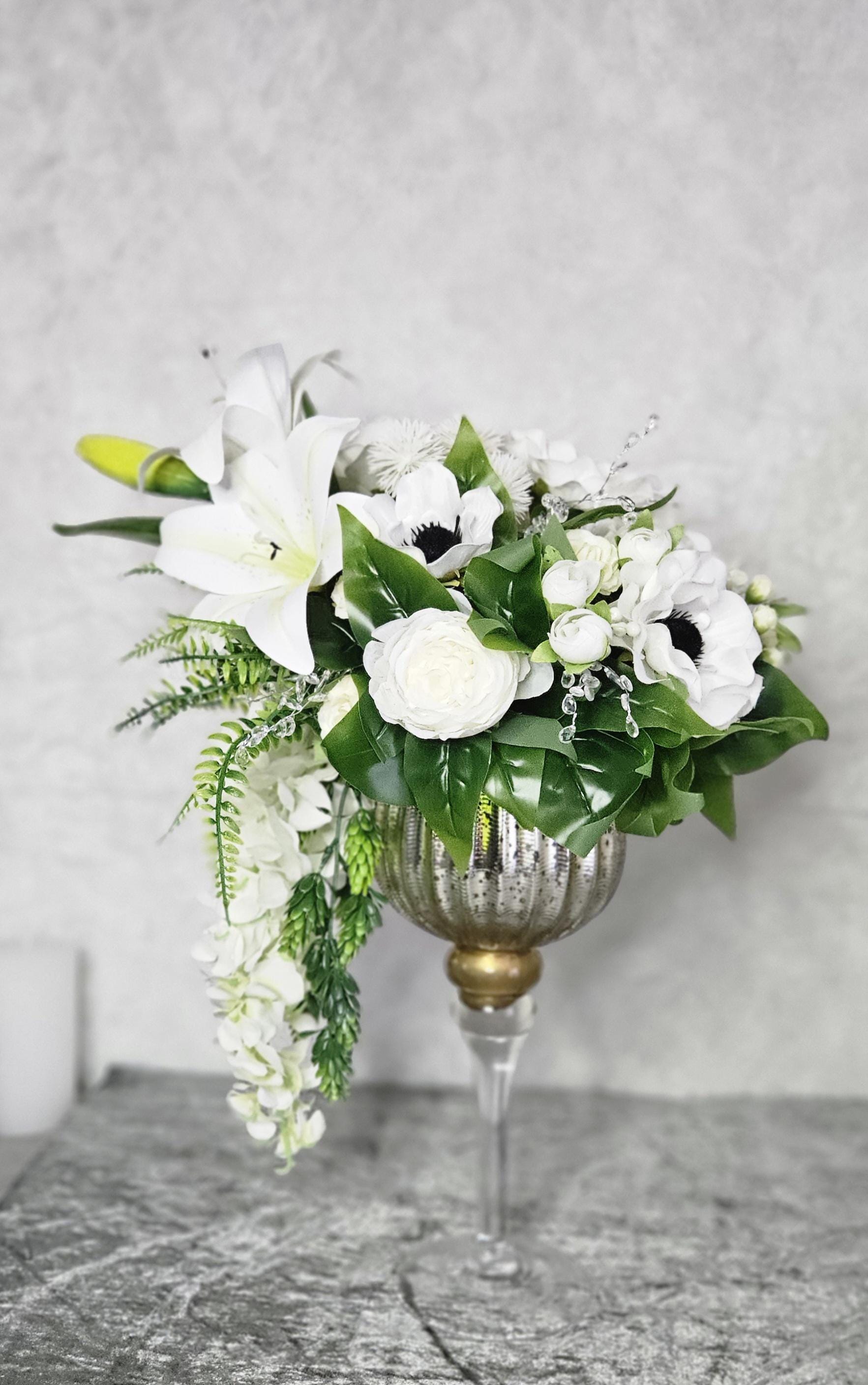 Tischdekoration, Tischgesteck aus künstlichen Blumen, modernes elegantes Tischdekor, Frühlings & Sommer Deko, Geschenk Idee