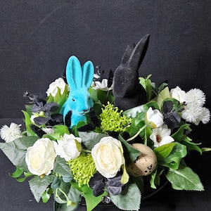 Easter decoration, spring arrangement on metal tray, Easter decoration with artificial decoration, spring decoration, spring decoration, Easter bunnies, Easter eggs