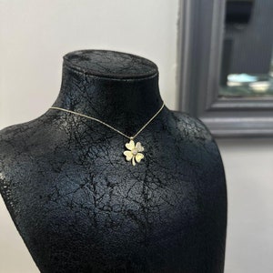 14K Gold Klee Halskette, minimalistische Kleeblatt, zierliche Halskette, vierblättriger Klee Anhänger
