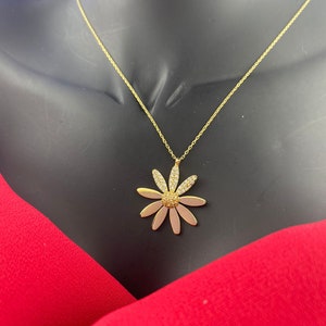 14k Gold Daisy Necklace