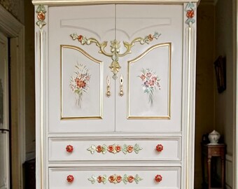 Armadio antico in stile veneziano dipinto a mano