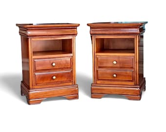 Par de mesitas de noche de estilo Luis Felipe francés.