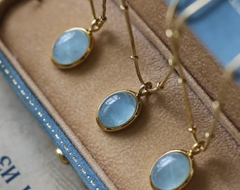 Collier ovale en aigue-marine Vinatge en plaqué or
