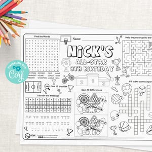 Puede incluir: Mantel individual de actividades en blanco y negro con juegos y rompecabezas de temática deportiva. Incluye una búsqueda de palabras, un laberinto, un crucigrama y otras actividades. El texto "NICK'S ALL-STAR 8TH BIRTHDAY" es prominente.