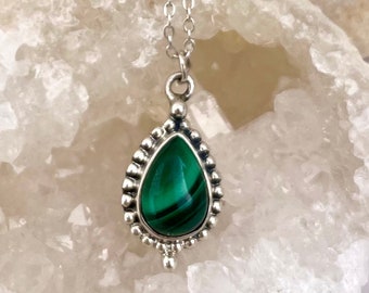 Silver Pendant with Malachite, a Jewel that Inspires. Reflect your Essence