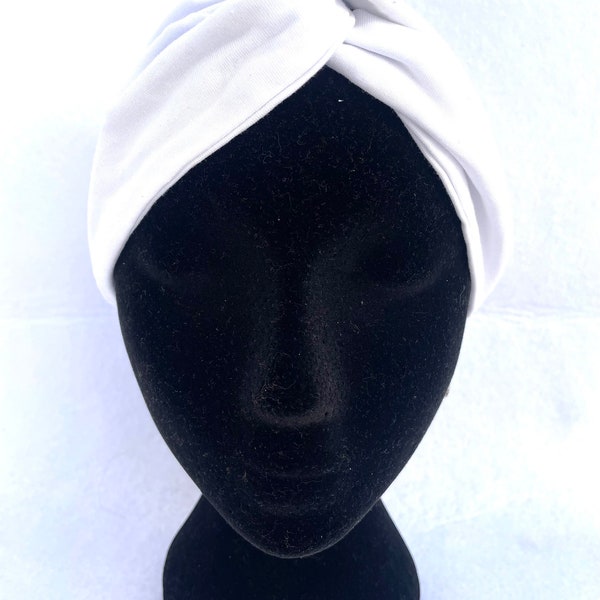Weißer Turban mit elastischem Knoten
