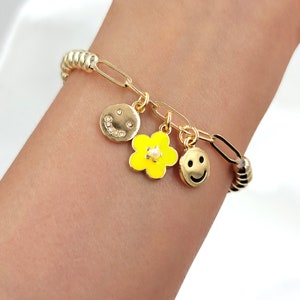 Cute Smile & Daisy Charm Stretch Bracelet, Floral Bracelet, Smiley Face Bracelet, Smile Chain Bracelet, Minimal Chain Bracelet, Emoji Charm