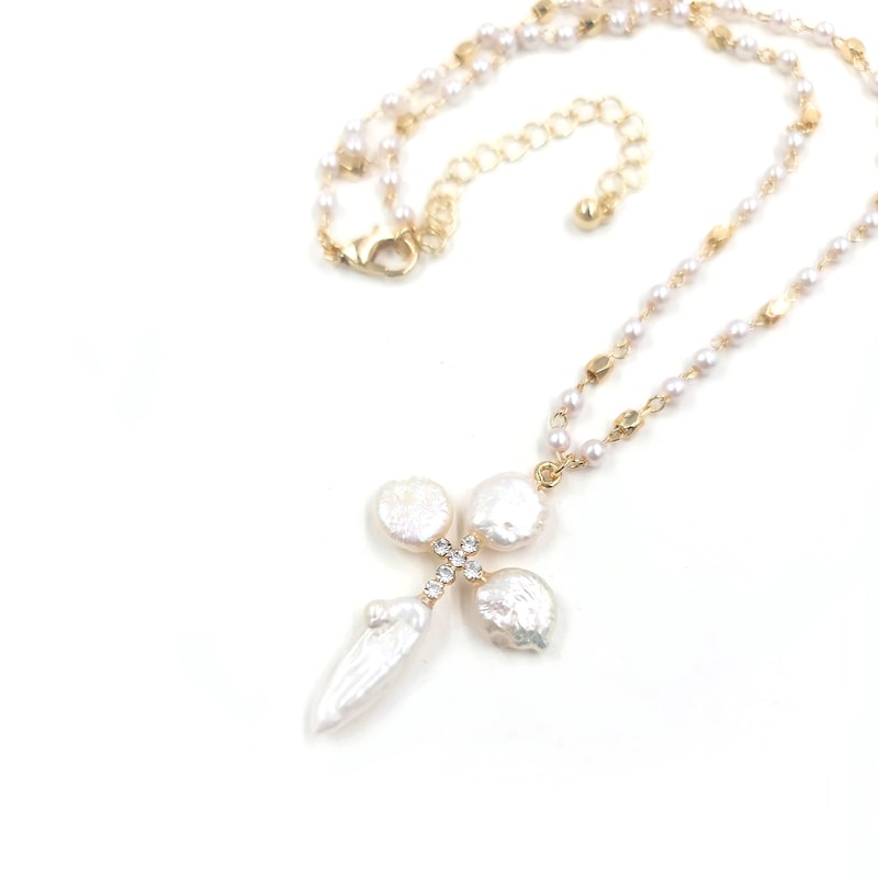Cross Pearls Necklace main image 0