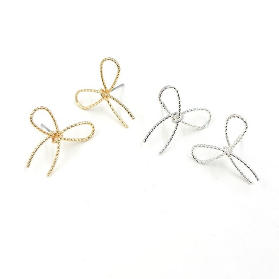 Dia-cut Brass Bow Stud Earrings: Minimalist Ribbon Jewelry