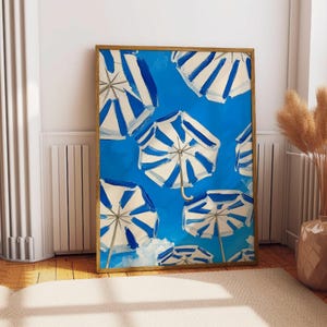 Arte digital con sombrillas de playa azul marino / Estilo veraniego francés femenino / Decoración de habitación preppy de moda / Póster imprimible azul / Estética playera para pared de adolescentes
