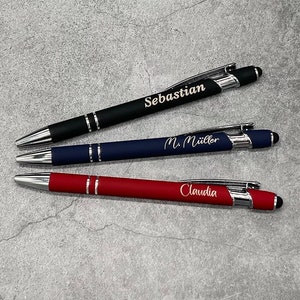 Personalisierter Kugelschreiber aus Metall mit Gravur, in den Farben Schwarz, Dunkelblau und Dunkelrot
