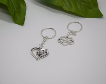 Heart keychain with infinity sign or flower