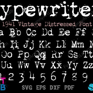 Può includere: Un'immagine in bianco e nero di un font da macchina da scrivere con il testo "1941 Vintage Distressed Font" e le lettere dell'alfabeto e i numeri da 0 a 9. Il font è in stile vintage e usurato.