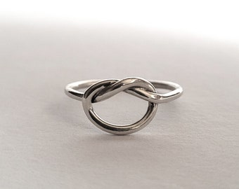 Unendlich Knoten Ring, Sterling Silber Knoten Ring, Minimalist Versprechen Ring, Zierliche Silber Band, Geschenk für sie, symbolischer Schmuck