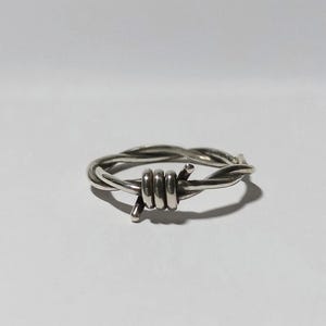 Taggtrådsring, gotisk ring i sterlingsilver, punksmycken, unisex silverarmband, handgjorda gotiska smycken