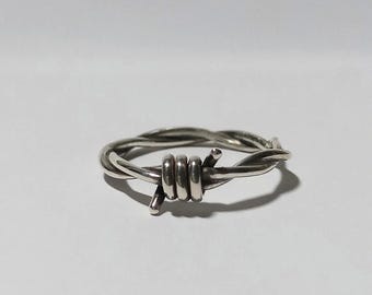Anello in argento con filo spinato, gioielli gotici/punk all'avanguardia in argento sterling fatti a mano