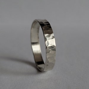 Anillo de plata minimalista con patrón martillado, joyería minimalista, anillo de plata, anillo martillado imagen 3