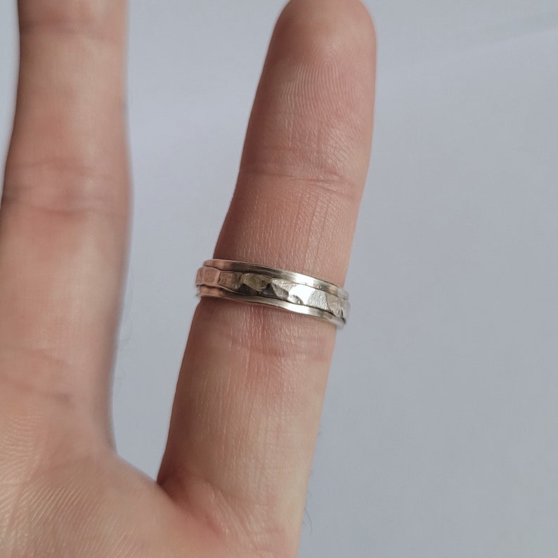 minimalistische zilveren ring, gehamerde ring, zilveren ring, zilveren sieraden, herenring, ringen voor mannen, ringen voor vrouwen afbeelding 1