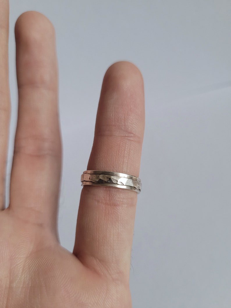 minimalistische zilveren ring, gehamerde ring, zilveren ring, zilveren sieraden, herenring, ringen voor mannen, ringen voor vrouwen afbeelding 2