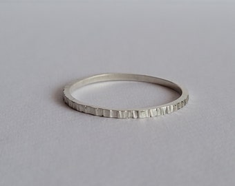 Sterling Silber Ring, gehämmerter Silberring, minimalistisch Ring, stapelbarer Ring