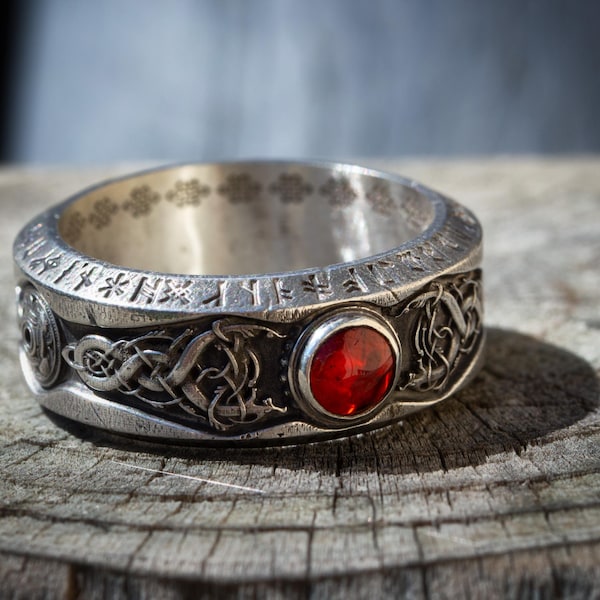 Anillo de granate de plata esterlina hecho a mano: diseño de dragón con runas vikingas celtas