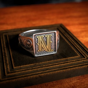 Anillo con sello inicial personalizable de metal mixto - Joyería artesanal para hombre - Regalo ideal - Vendedor australiano