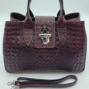 Bolso de mano tipo cartera de piel auténtica italiana con efecto cocodrilo en color burdeos – Fabricado en Italia
